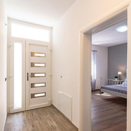 Nice Apartment In Orebic With House Sea View Exteriör bild